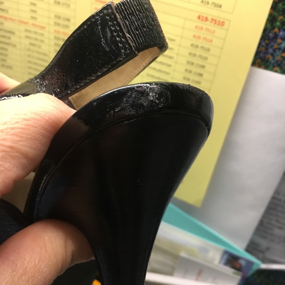 Not for sale - Photos of scratch on shoe